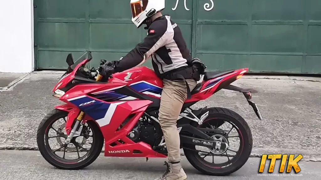CBR150R Motor Kekinian Tepat Buat Anak Muda 2 CBR150R Motor Kekinian Tepat Buat Anak Muda