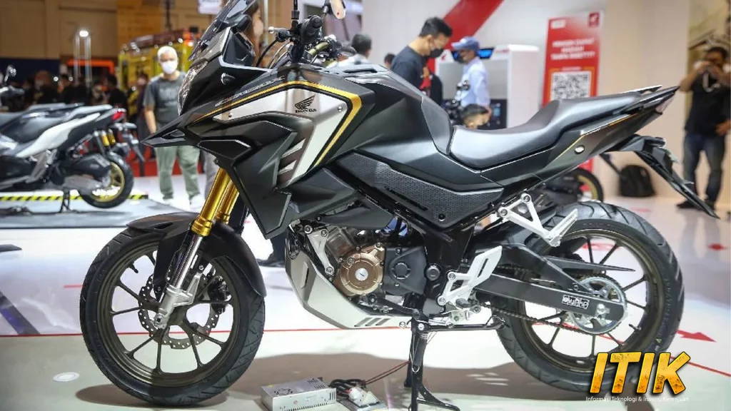 Jelajahi Kota dan Alam dalam Honda CB150X 2 Jelajahi Kota dan Alam dalam Honda CB150X