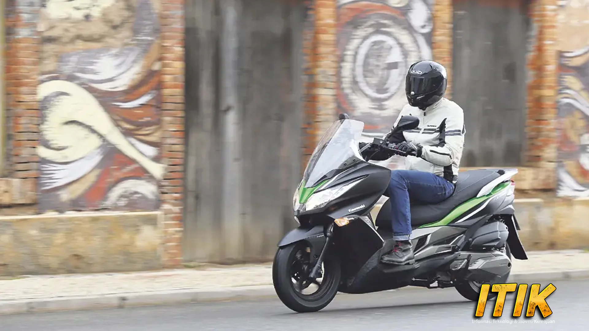 Kawasaki J300 Skutik Premium baru Para Pria Sejati!