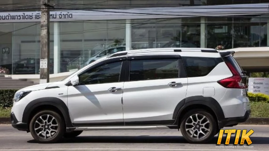 Mobil Suzuki XL7 Irit, Tangguh, Keluarga Bahagia!